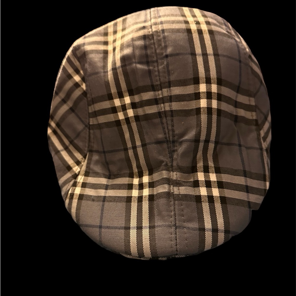 NWOT Black, White, and Gray Kangol style hat.